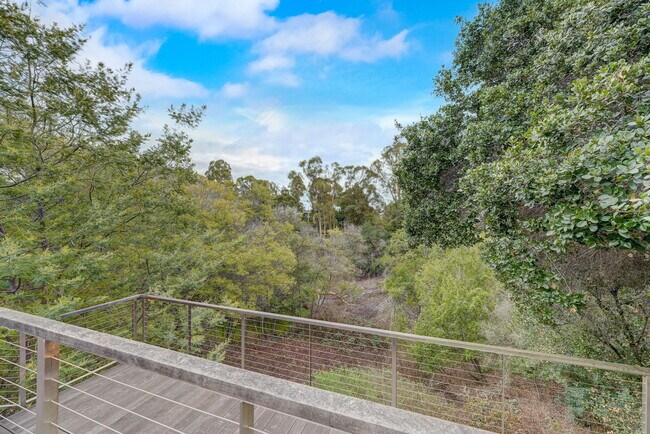 Building Photo - 140 Emerald Estates Ct