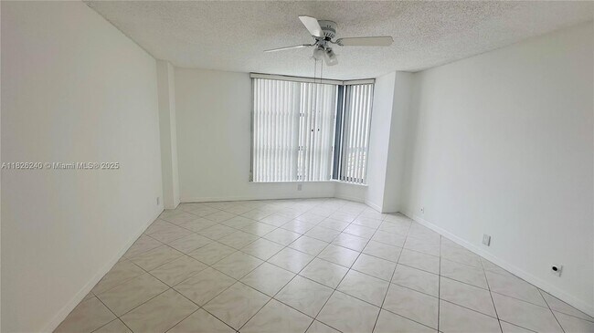 Building Photo - 3530 Mystic Pointe Dr