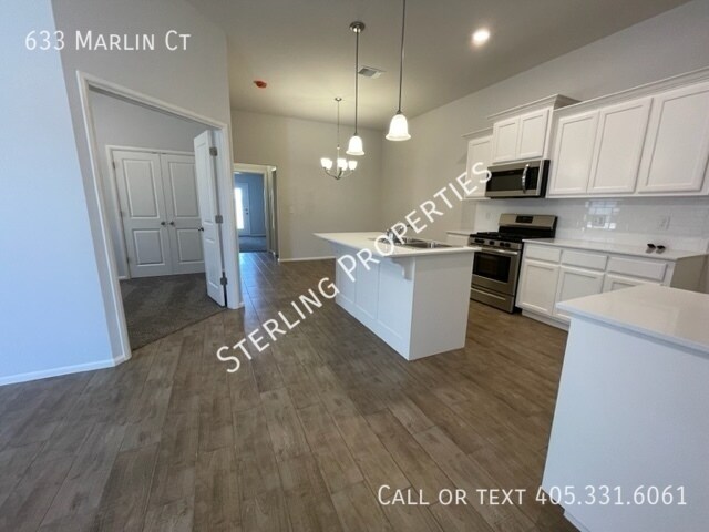 Building Photo - 633 Marlin Ct