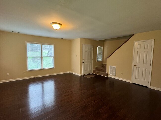 Building Photo - Very attractive 2 story townhouse.