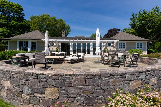 Building Photo - 3 Barclay Sq