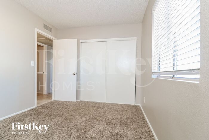 Building Photo - 8761 W Ironwood Dr