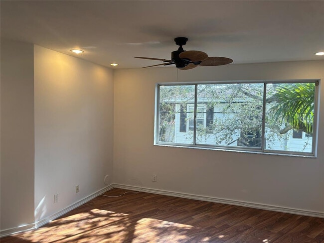 Building Photo - 101 SE 15th Ave