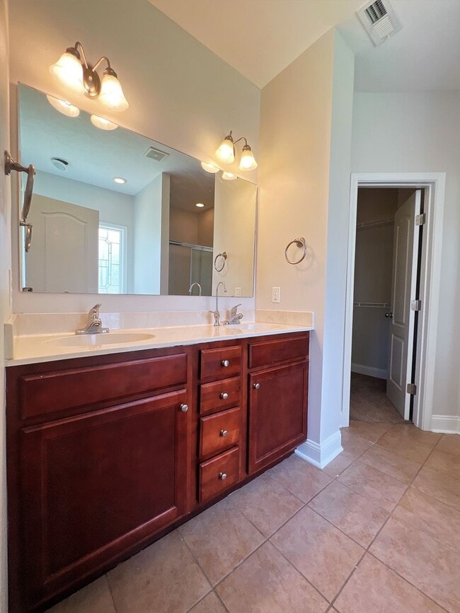 Building Photo - Country living in Grays Creek with proximi...
