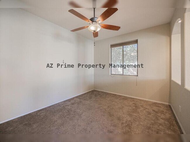 Building Photo - 2419 W Darrow St