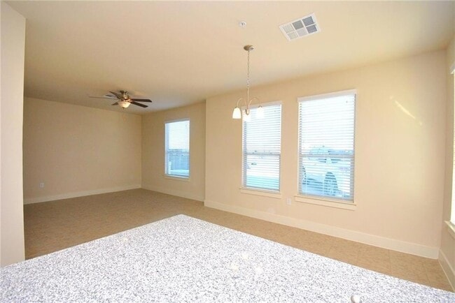 Building Photo - 2222 Creekside Ln