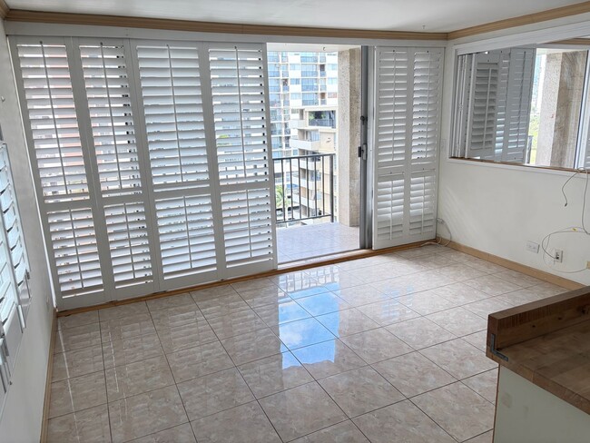 Building Photo - 1bd/1ba/1pkg - FAIRWAY VILLAS