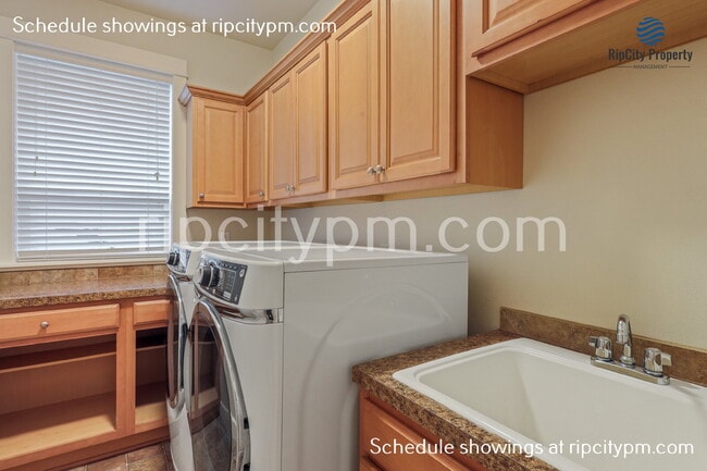 Building Photo - 22314 SW Mandan Dr