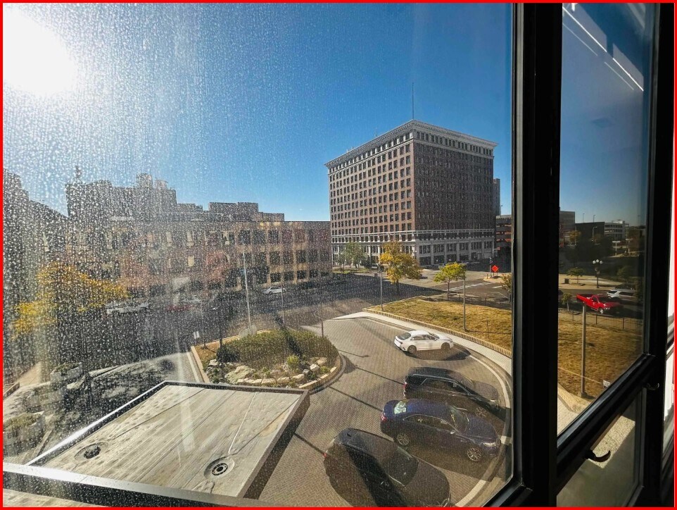 Building Photo - 125 SW Jefferson Ave