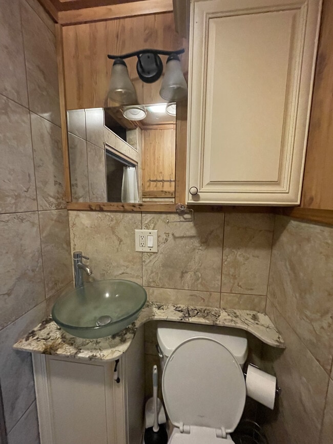 Building Photo - 2422 Stafford St