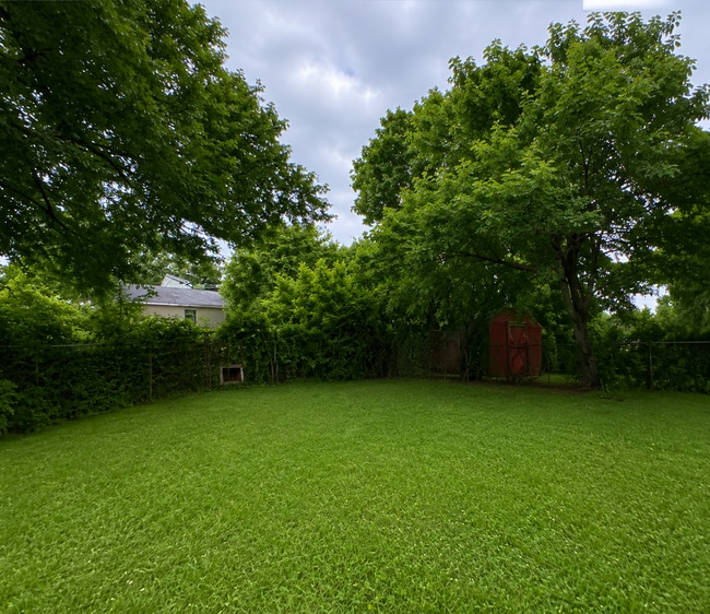 Building Photo - Charming 3 bedroom 1 bath Home - Open To Section 8