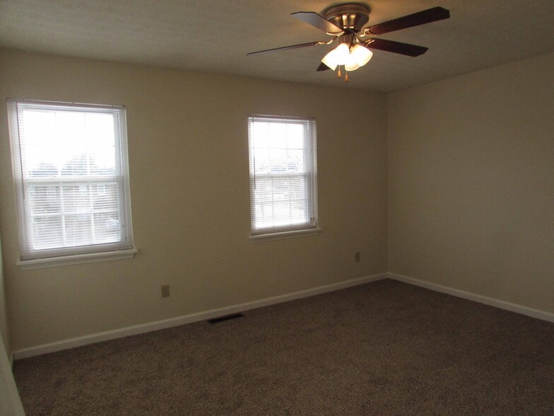 Building Photo - 3860 Banyan Dr