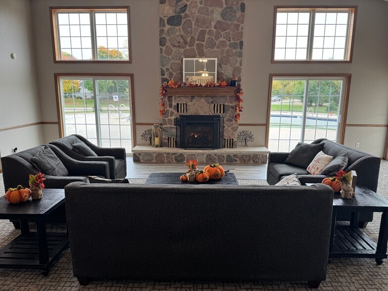 Primary Photo - Country Park