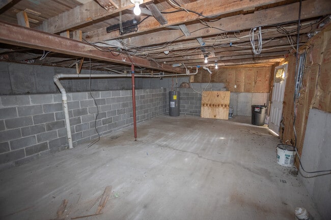 Building Photo - 917 Harding St