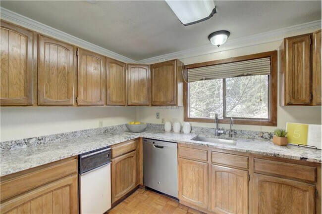 Building Photo - 11401 Roosevelt Way NE