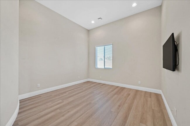 Building Photo - Custom Luxury Home with Strip and Mountain Views!