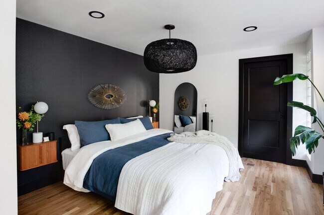 Building Photo - Fully Furnished Luxury Executive Rental