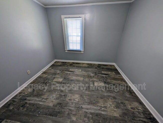 Building Photo - 712 S Kirkman St