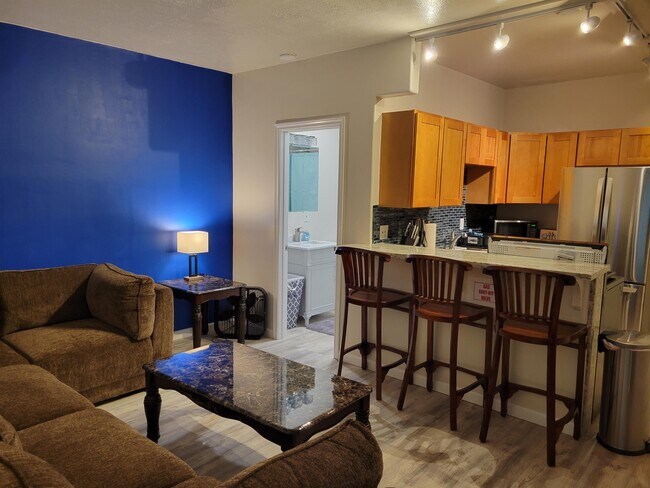 Building Photo - 355 Kalanianaole St