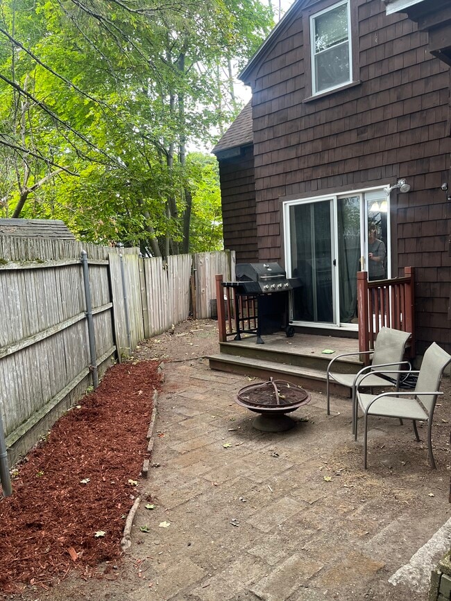 Building Photo - 670 Hammond St