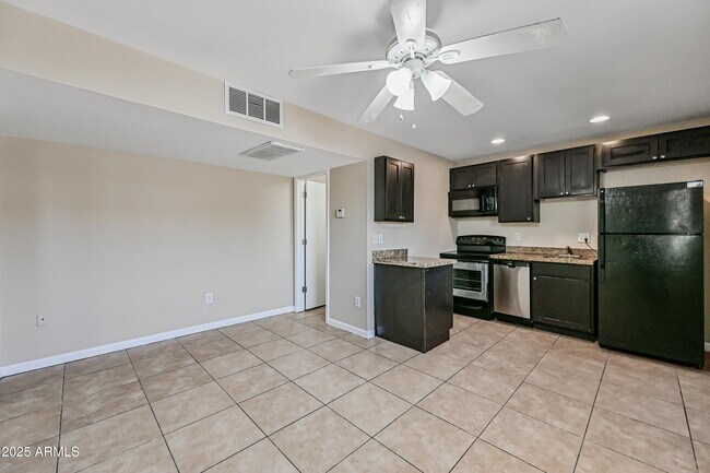 Building Photo - 3949 E Earll Dr