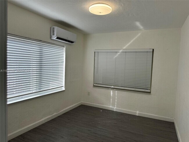 Building Photo - 2001 NW Flagler Terrace