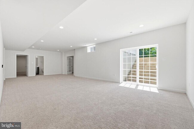 Building Photo - 301 Kingdom Dr