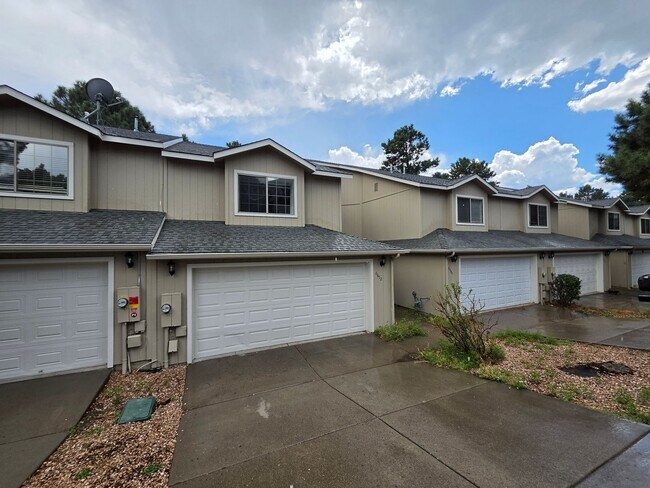 Building Photo - 6452 N Conrad Ln