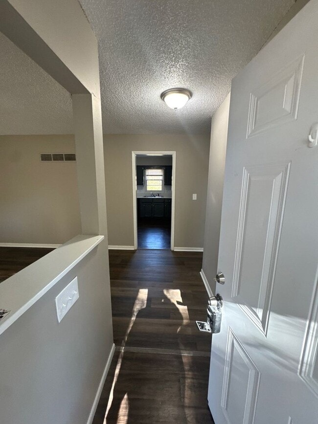 Building Photo - AVAILABLE NOW!! Oak Grove 3 Bed 2 Car garage!