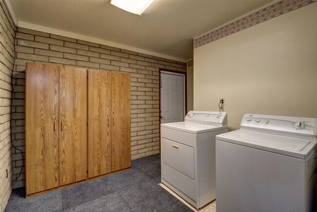 Building Photo - Nature at Your Back Door in this 3 Bedroom...