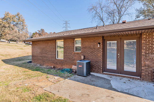 Building Photo - 417 Echo Valley Rd