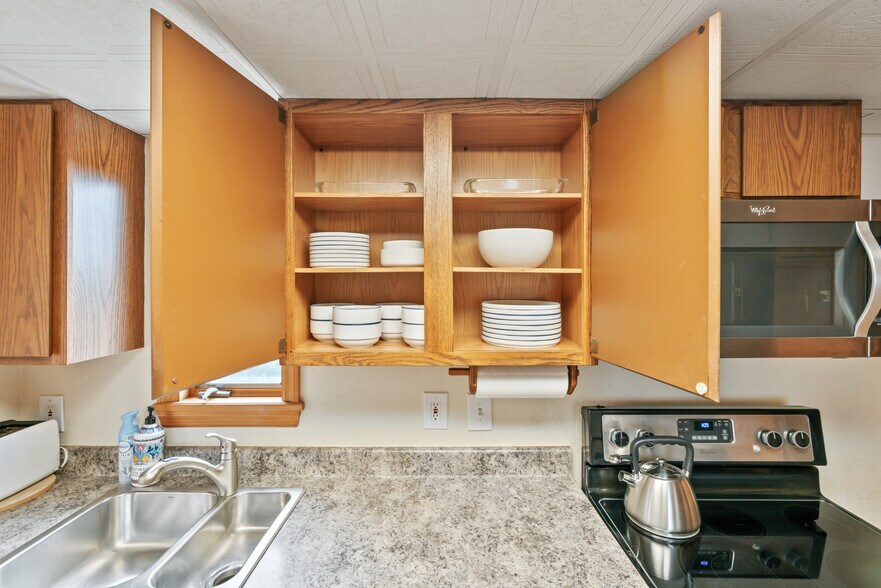 Building Photo - 802 Dunster St