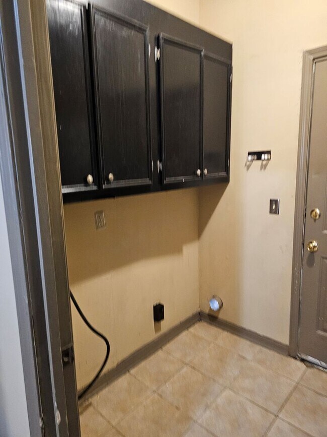Building Photo - 472A Brendalwood Dr