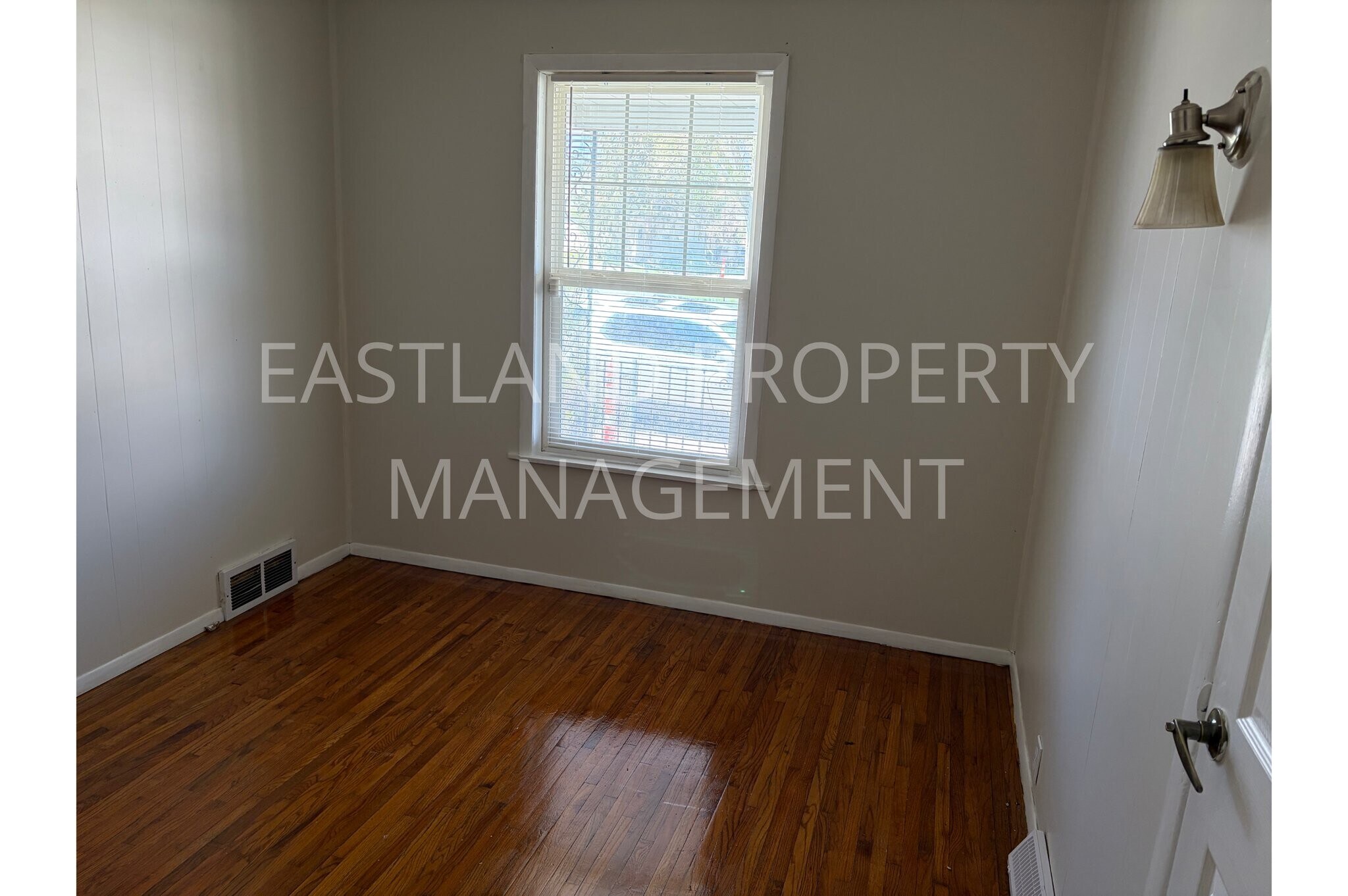 Building Photo - 1964 Burr St