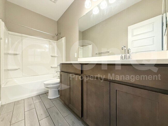 Building Photo - 8222 S 44th Gln