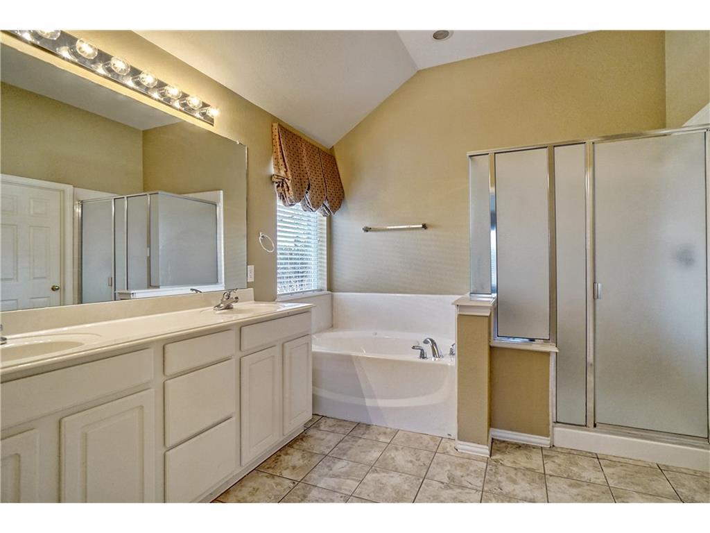 Master bathroom - 11509 Crystal Falls Drive