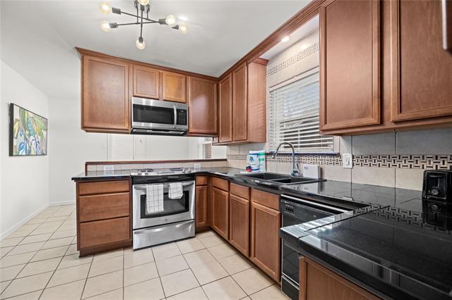 Building Photo - 9936 Lakemere Dr