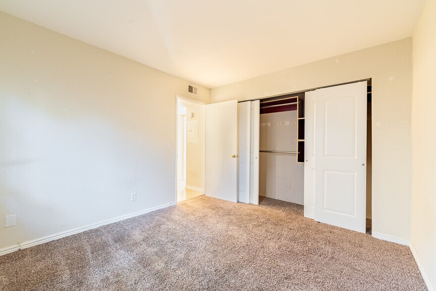 Building Photo - 2228 E Campbell Ave