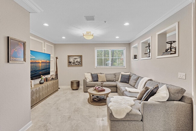 Building Photo - 323 Bayfront Dr