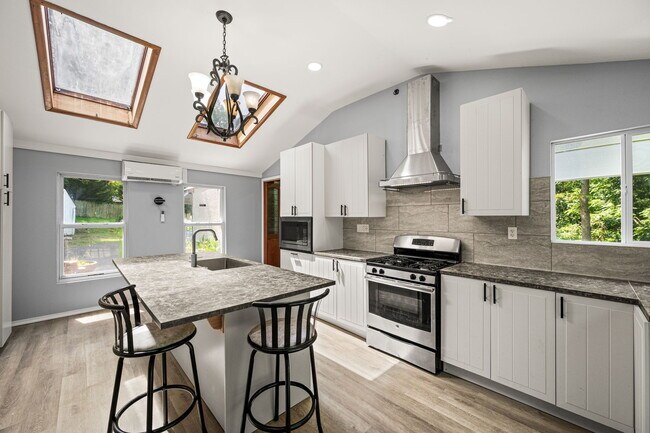 Building Photo - 25 E Pennsbury Way