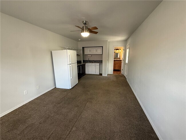 Building Photo - 316 E Pickens Rd