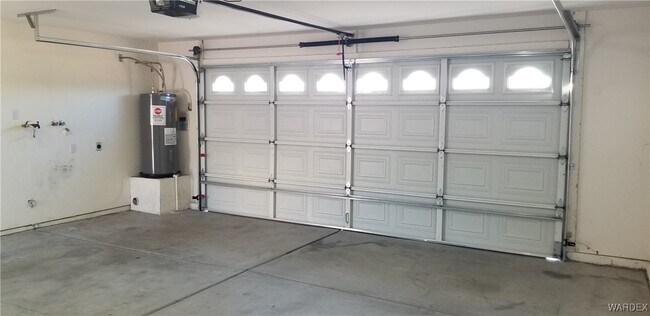 Building Photo - 870 Florence Ave