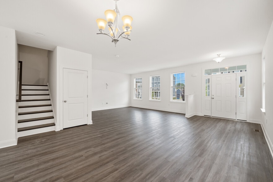 Building Photo - 851 Mapleton Ave