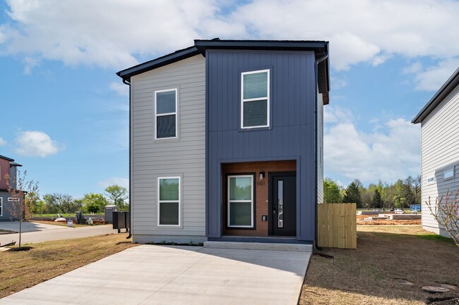 Building Photo - Newer 3BR Centerton Gem: Modern Living wit...