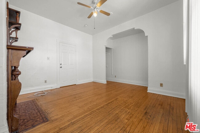 Building Photo - 1223 W 23rd St