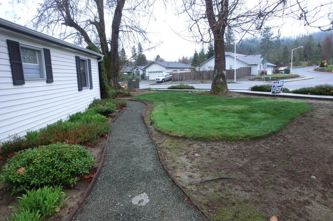 Building Photo - Nice Home With  A Great Partially Fenced Yard