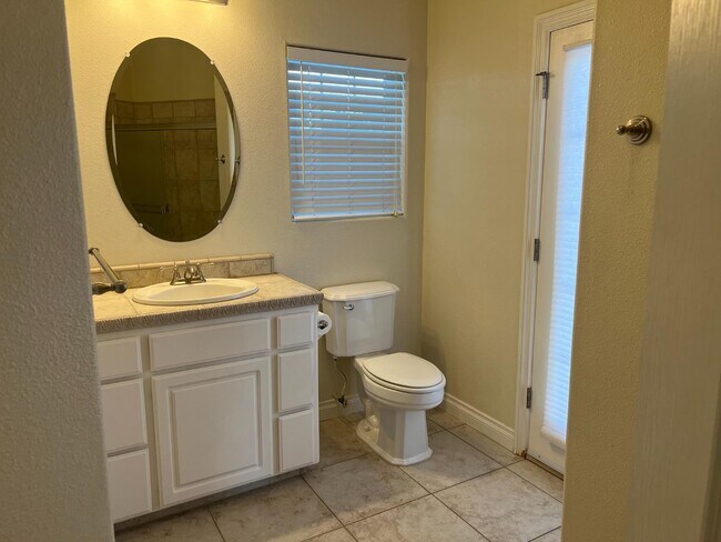 Building Photo - 1046 Lords Ct