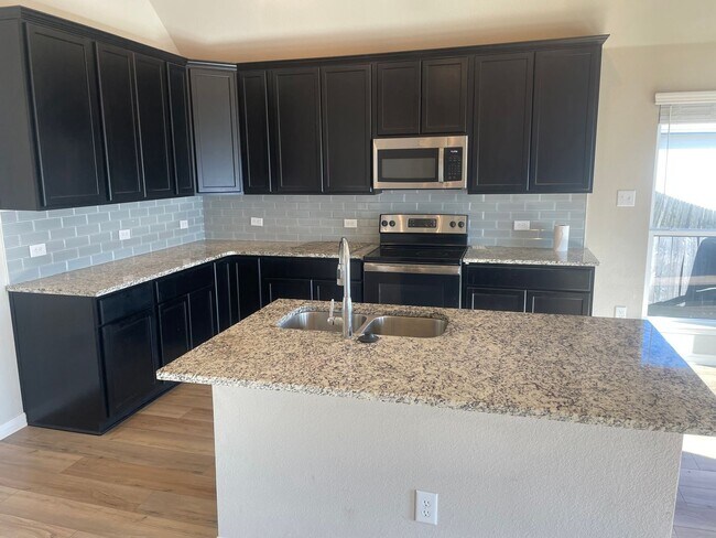 Building Photo - 7809 Montclair Dr