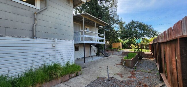 Building Photo - Large Sunny 4 Bedroom 3 Bath Country Style Home in Vallejo!