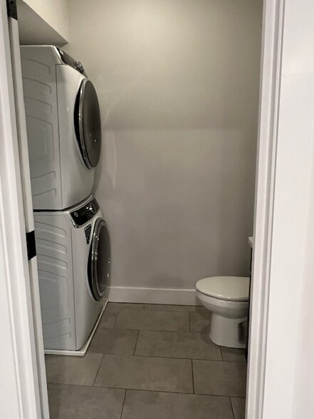 Building Photo - 369 Haverhill St